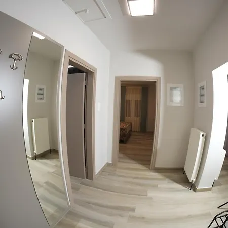 Eytyxia House Megarchi