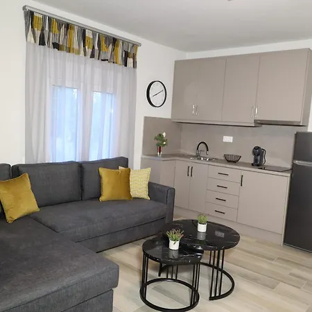 Eytyxia House Megarchi