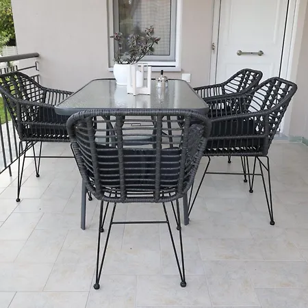 Eytyxia House * Megarchi