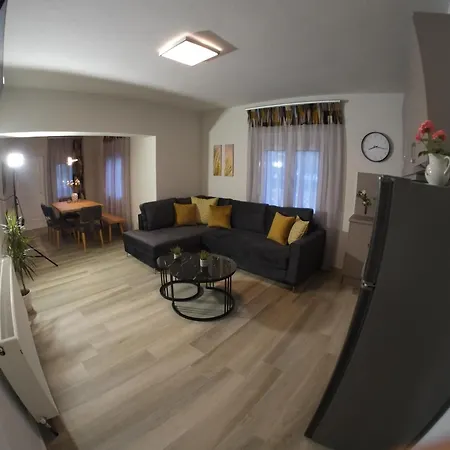 بيت للعطل Eytyxia House *