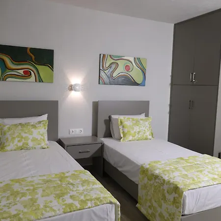 Eytyxia House Megarchi