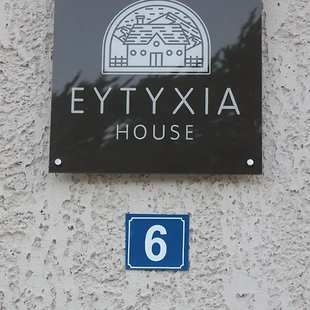Eytyxia House * Megarchi